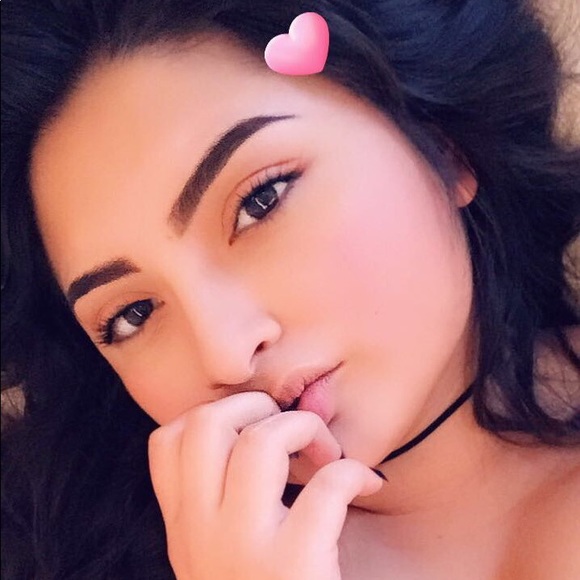 Meet your Posher, Jennifer - Picture 1 of 2